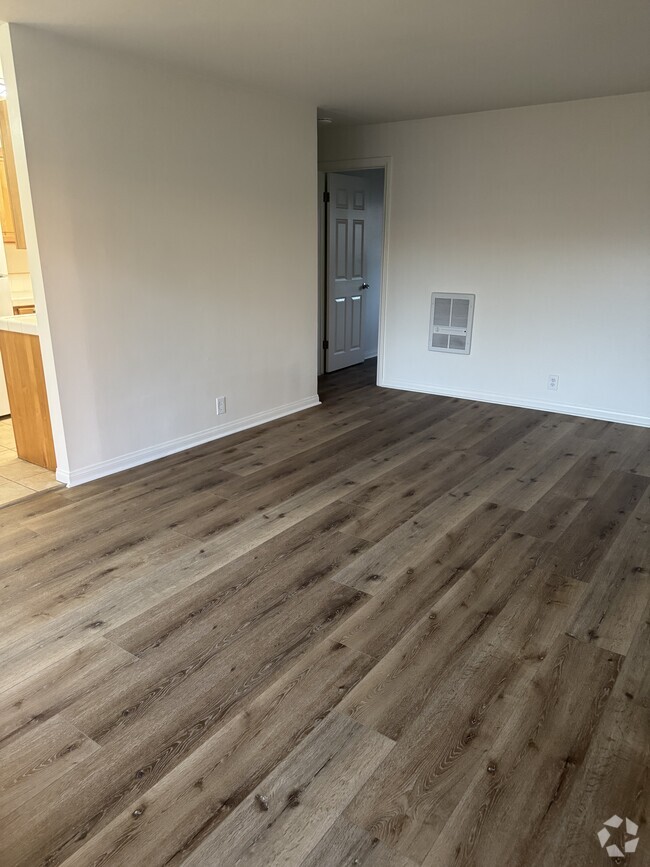 Building Photo - 1835 Molino Ave Unit 17 Rental