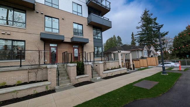 Photo - 9456-9134 134 St