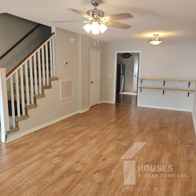 Photo - 553 Memorial Dr Ext