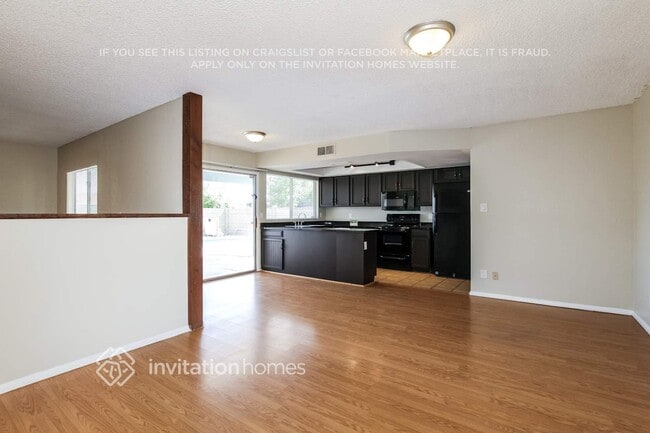 Photo - 1319 W Topeka Dr