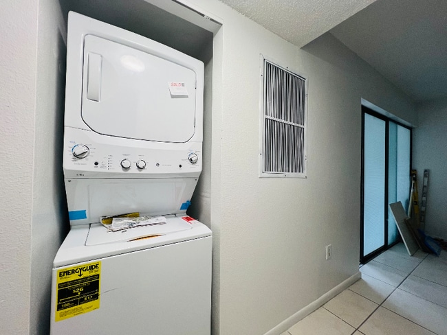 Photo - 3700 Southpointe Dr Unidad L-7