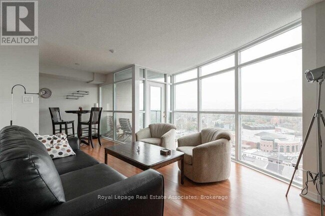 Photo - 9 George St N Unit 1804