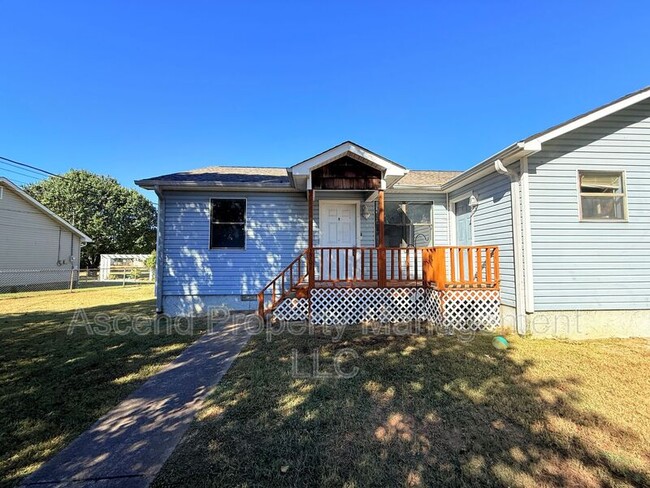Building Photo - 2701 NW Georgetown Dr Unit 9