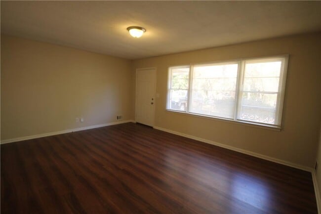 Photo - 3661 Pinehill Cir