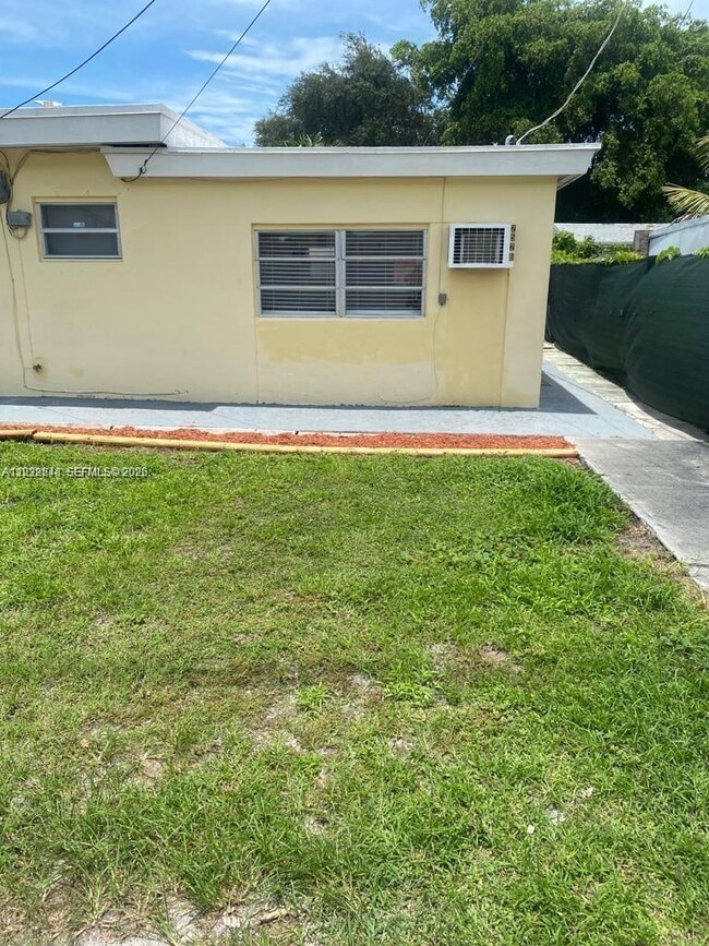 Building Photo - 2526 McKinley St Unit 1