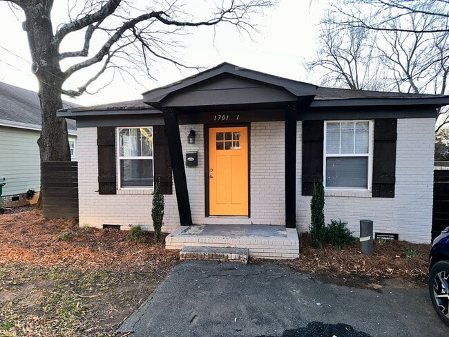Building Photo - Beautiful 2 Bedroom Belmont Bungalow