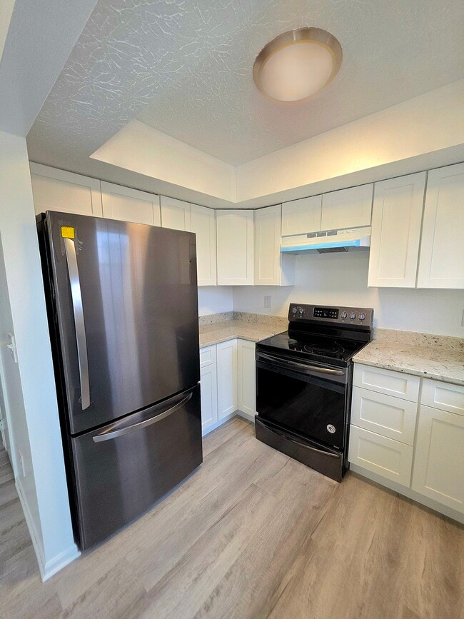 Kitchen - 5378 Portland St