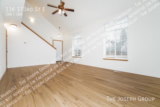 Photo - 136 173rd St E