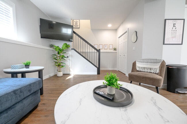 Photo - 13402-13104A 104A St