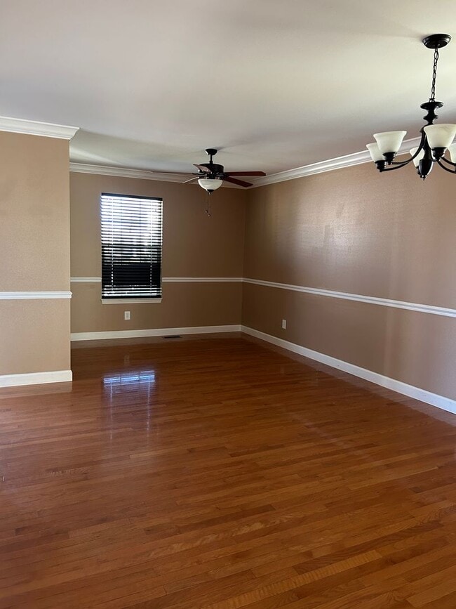Photo - 1105 Lear Ln