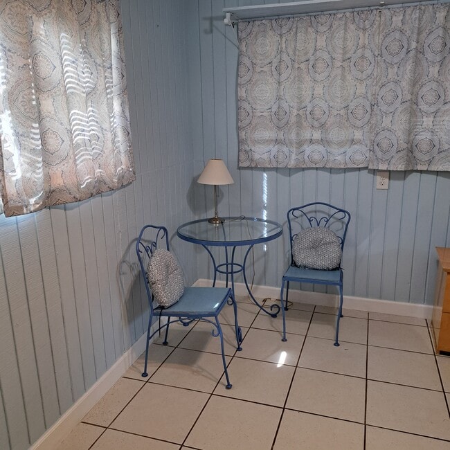 Photo - 415 S 19th Ave Unit $1400 monthly elec. inc.
