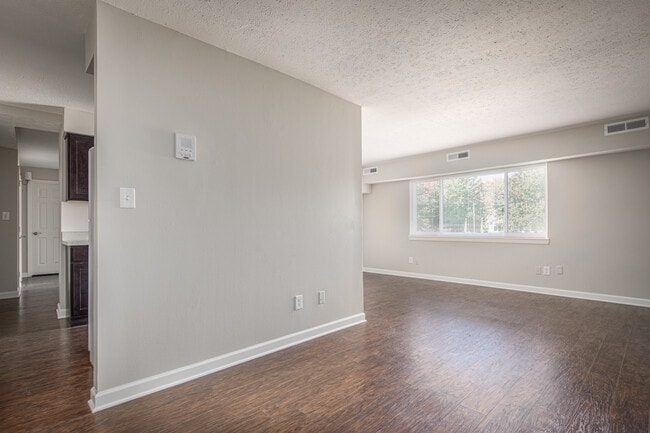 Stucco Entrance - Villages at Franklin Crossing