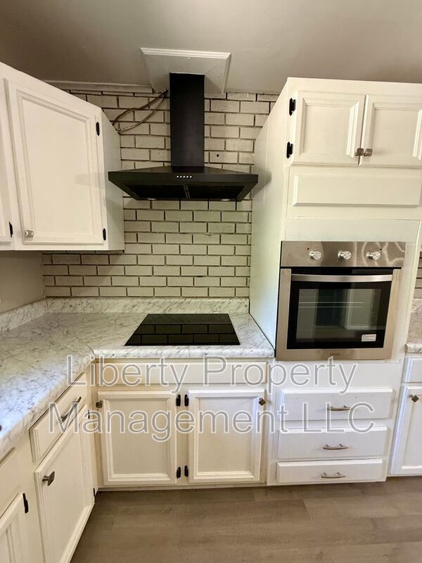 Photo - 475 Albemarle Dr