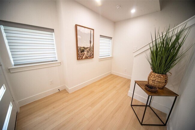 Photo - New Beautiful Townhome Great Location - 240