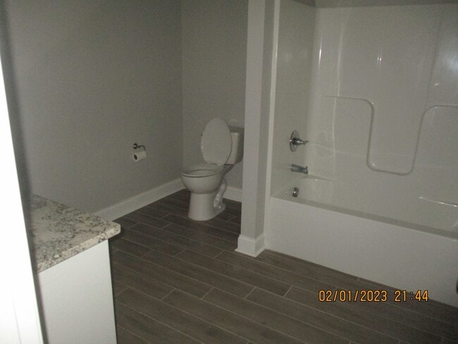 Photo - 124 Chapel Ct