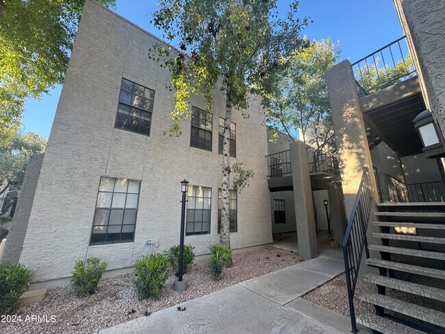 8020 E Thomas Rd Unit 226