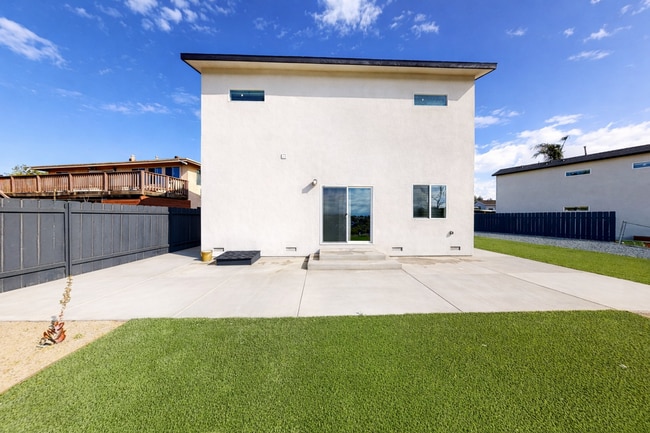 Building Photo - 5266-5268 Tipton St