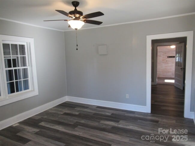 Photo - 1005 E Main St