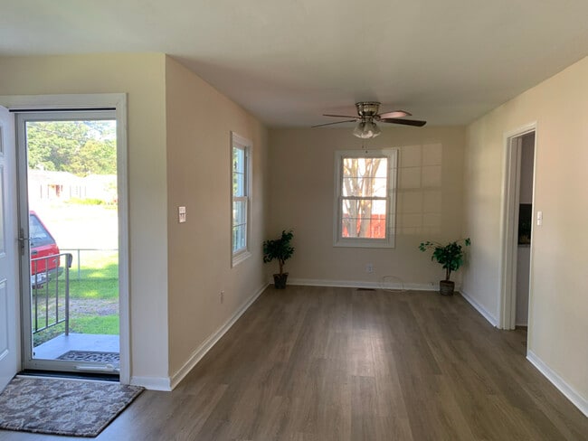Photo - 631 Willow Dr