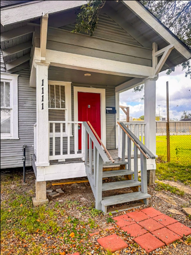 Building Photo - 1107 Avenue A Unit 1111 Avenue A