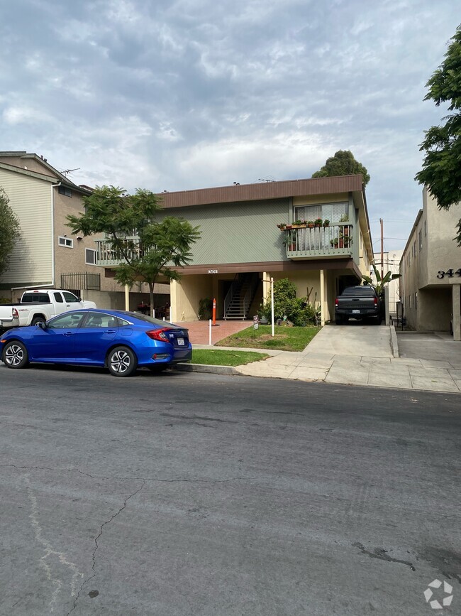 Building Exterior - 3436 Jasmine Ave Rental