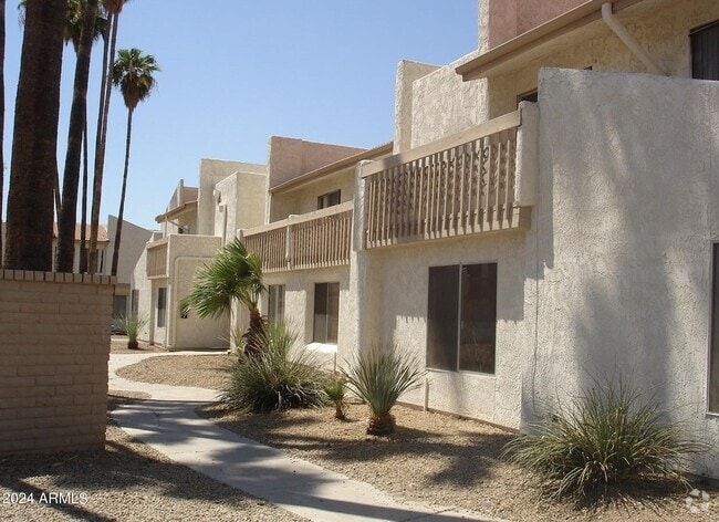 Building Photo - 3840 N 43rd Ave Rental