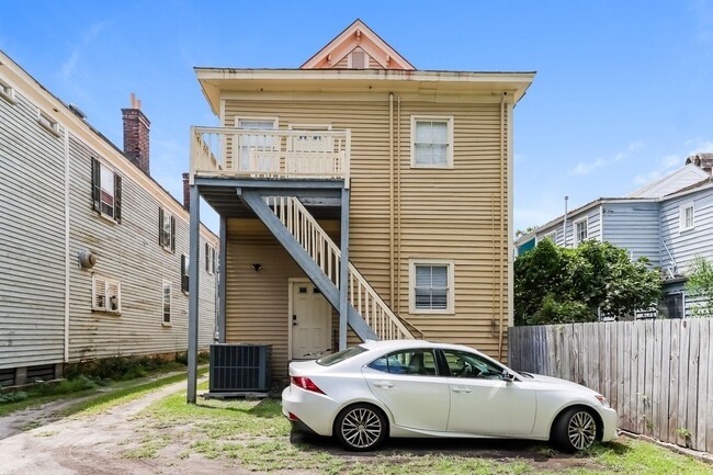 Photo - Modern 2-Bedroom Apartment in Historic Maz... Unit B