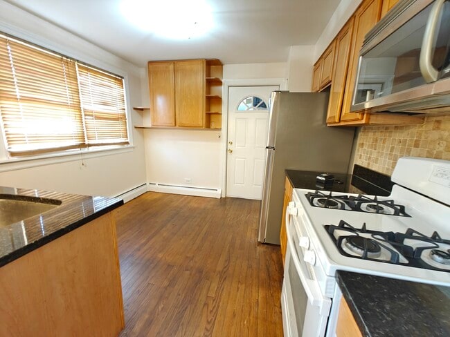 Photo - 7555 N Oakley Ave Unidad 1A