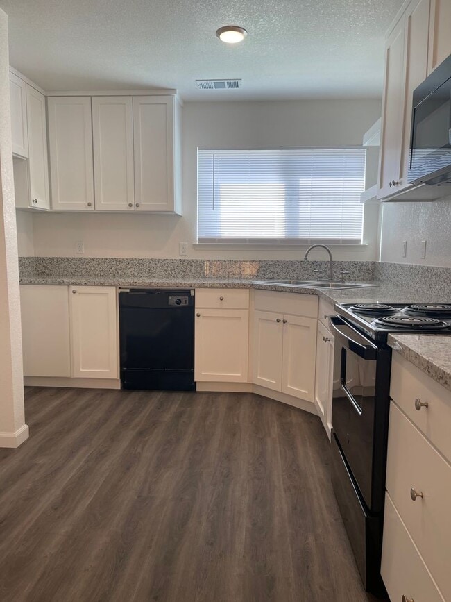 Photo - 2 WEEKS FREE RENT November Special - Townh...