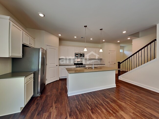 Photo - 769 Carnaby Ln