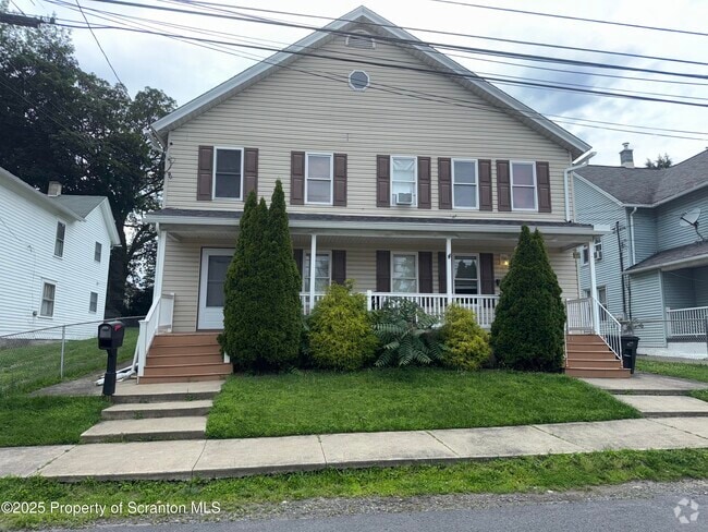 Building Photo - 146 S Everett Ave Rental
