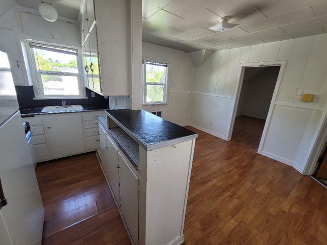 523 Taylor Ave Unit 4