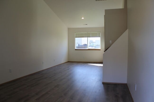 Photo - 3 bedroom 2.5 bath family home in quiet Scappoose neighborhood