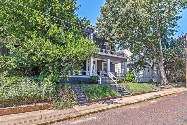Photo - 1166 Bond St