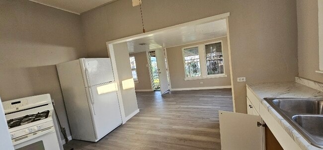 Photo - 120 Chicago Blvd