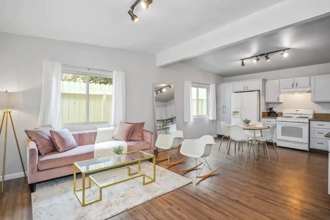 Photo - 728 Stepney Pl Casa Unidad 728 1.5
