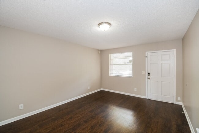 Photo - 5038 Locksley Ave