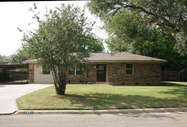 3 bedroom 2 bath in quiet neighborhood - 3 bedroom 2 bath in quiet neighborhood Apartment