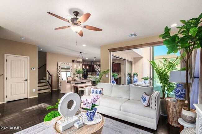 Photo - GORGEOUS home in THE KNOLLS at Power Ranch!