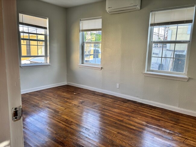 Photo - 2225 W Olmos Dr Unidad 2