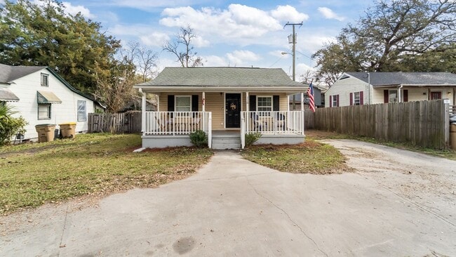 Photo - Timeless Charm Meets Modern Comfort – 2BR Home in Port Wentworth