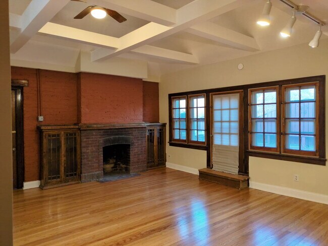 Photo - 420 N Pine Ave