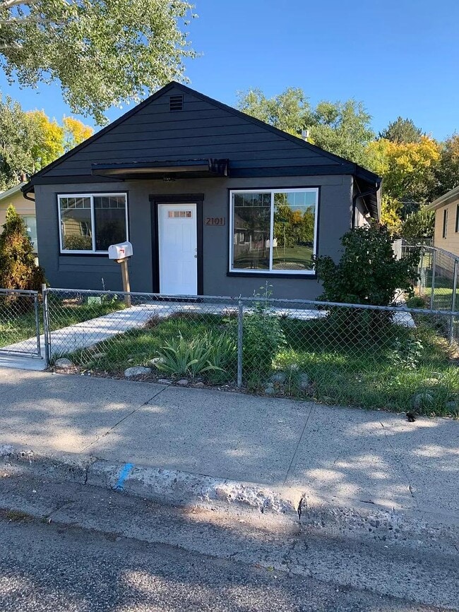 Building Photo - 2101 12th St W Rental