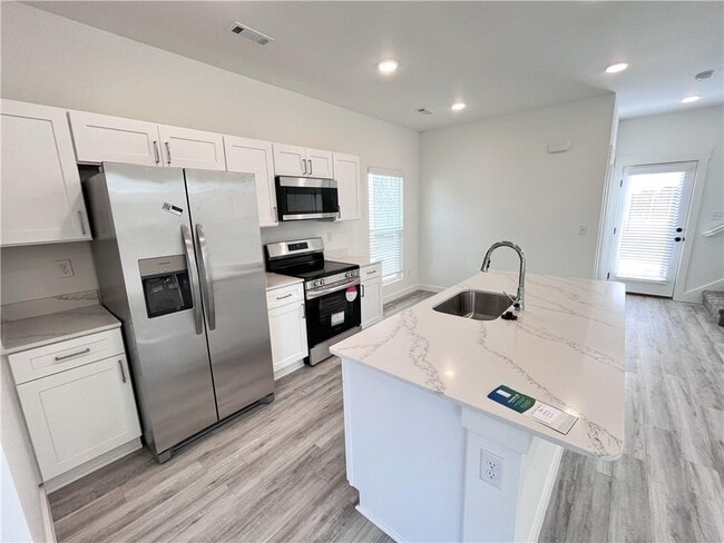 Photo - 841 Reading RR Ln