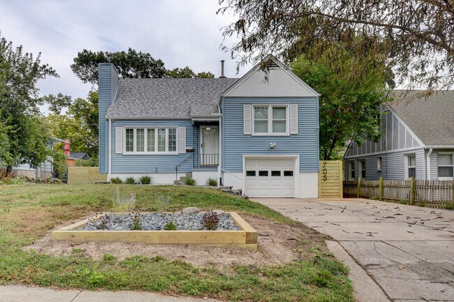 Photo - 705 N 75th St