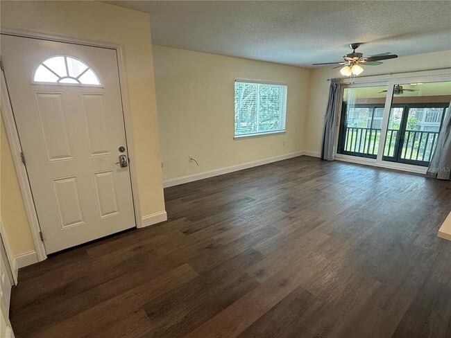 Photo - 514 Longfellow Ct Unidad C