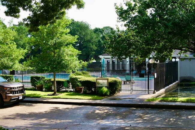 Photo - 5801 Lumberdale Rd Unit 166