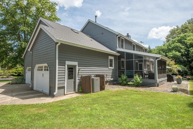 Photo - 3801 W Capilano Dr