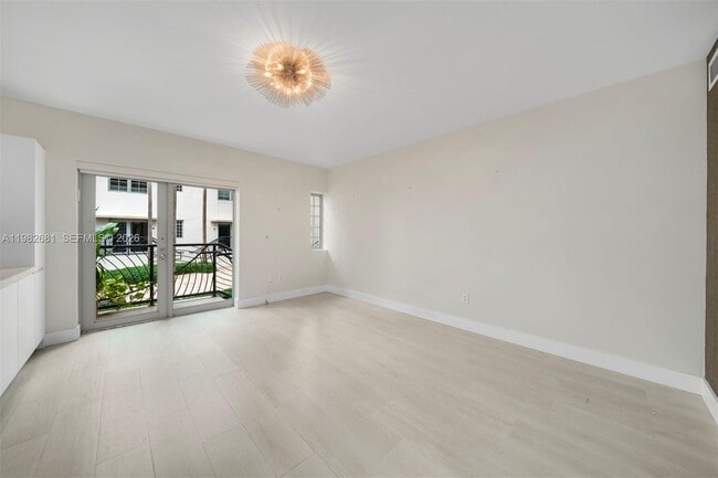 Building Photo - 435 21st St Unit 103