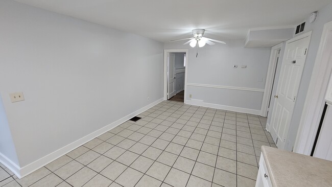 Área de estar - 212 Thurston Dr NW Unidad #B